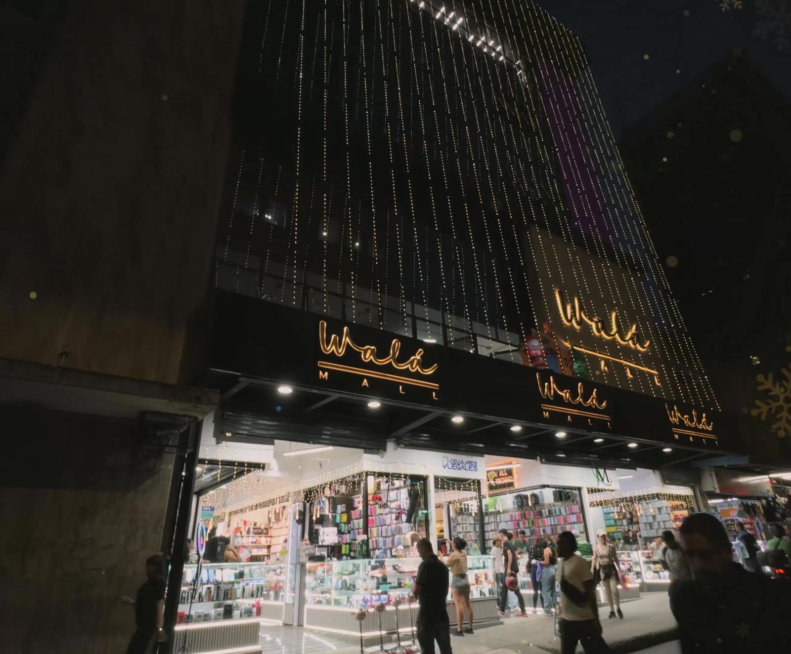 Walá 1 — En el corazón comercial de Medellín.